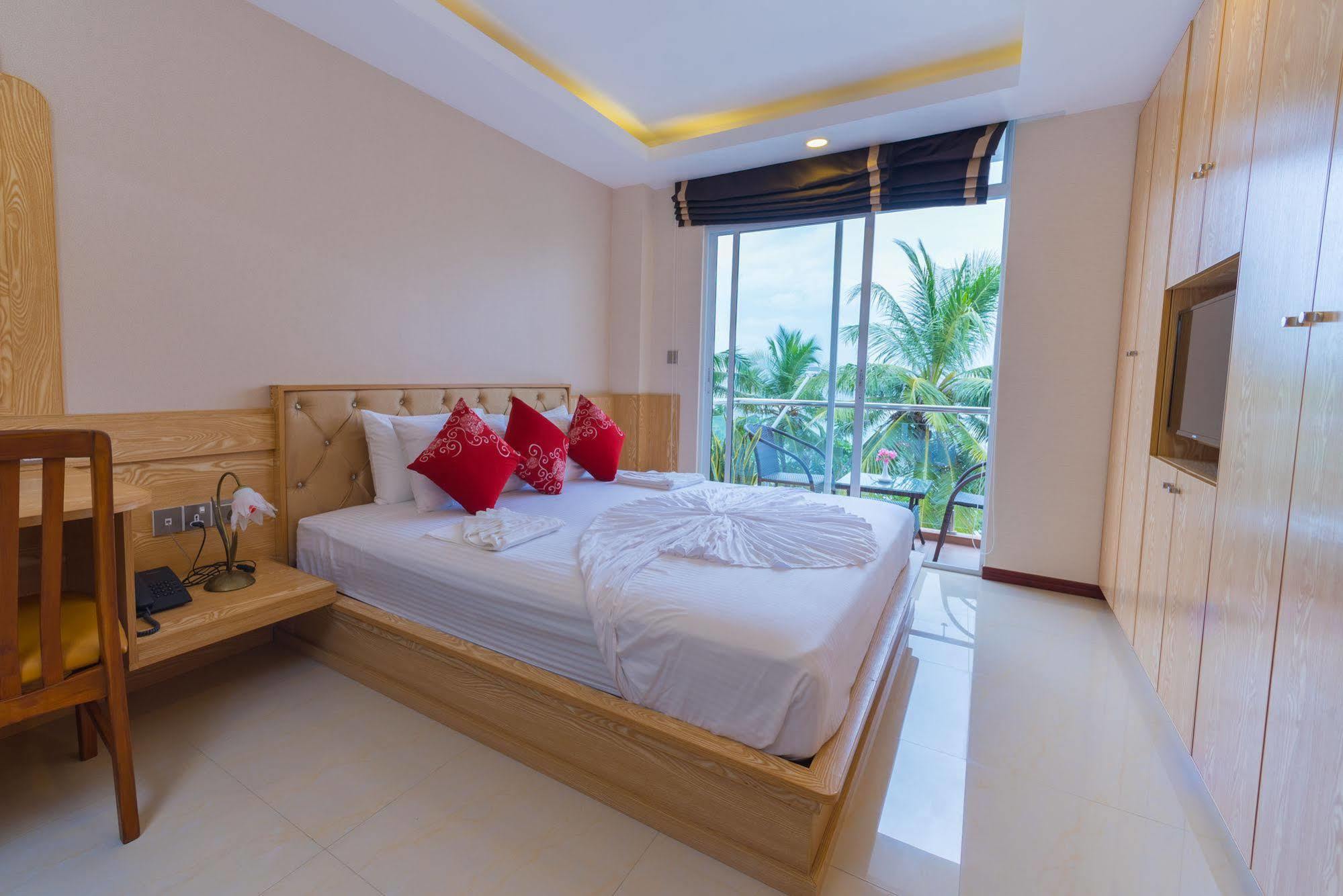 Hathaa Maldives Guest house 4*